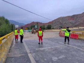 青海部分路段受降雨影响发生泥石流，部分路段交通管制！