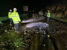 青海部分路段受降雨影响发生泥石流，部分路段交通管制！  第6张