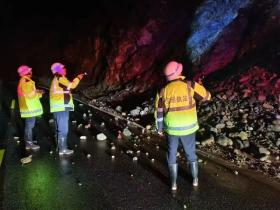 青海部分路段受降雨影响发生泥石流，部分路段交通管制！