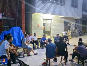 屋场会上聚民意 干群共建美家园  第1张